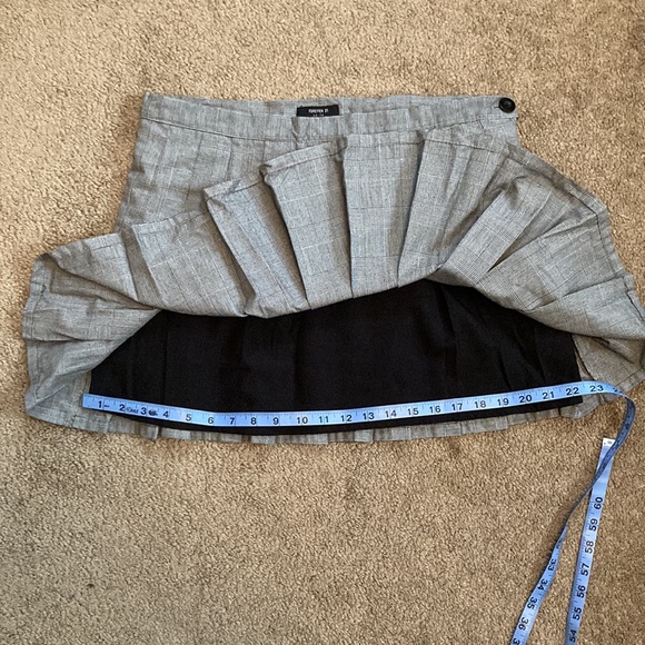 Forever 21 black and white plaid/square like pattern pleated mini skirt, US 30 - Picture 12 of 13
